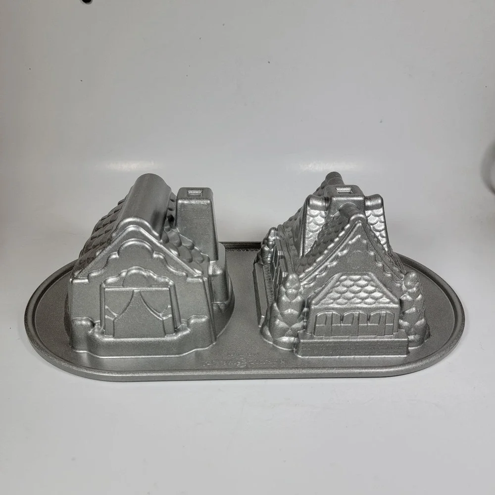 Nordic Ware Gingerbread House Duet Baking Pan 5 Cup Size Made in USA Christmas